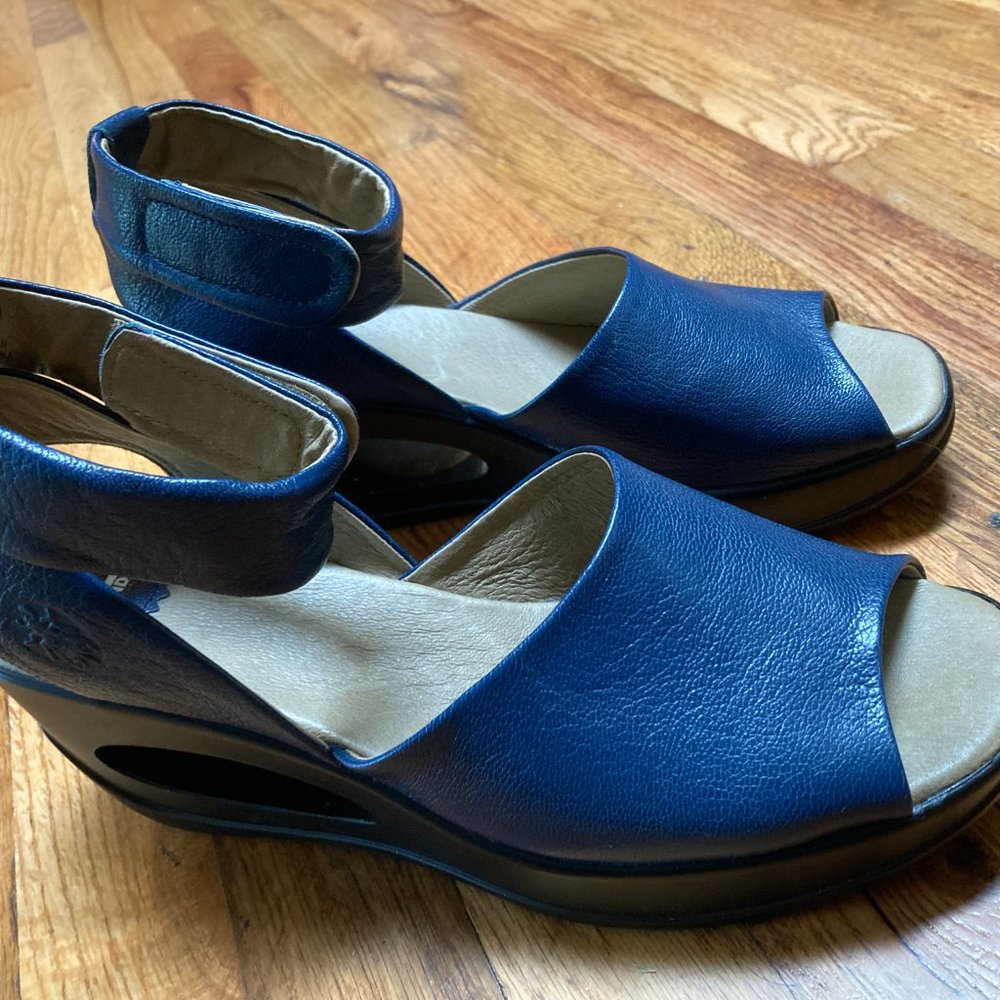 Fly Shoes